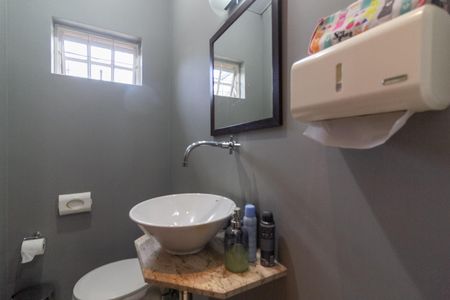 Casa à venda com 200m², 2 quartos e 1 vagaLavabo