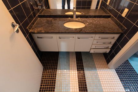 Casa à venda com 443m², 4 quartos e 6 vagasBanheiro da Suíte