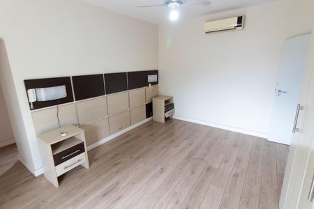 Casa à venda com 443m², 4 quartos e 6 vagasSuíte