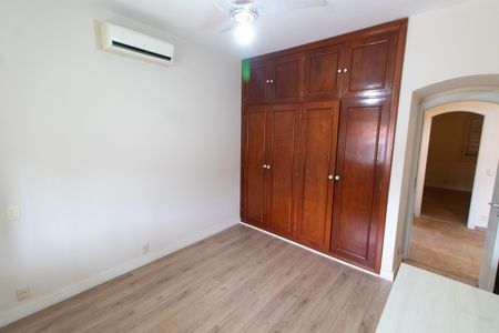 Casa à venda com 443m², 4 quartos e 6 vagasQuarto 2