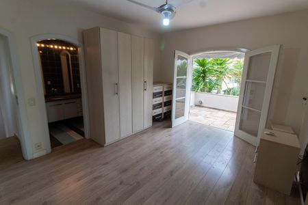 Casa à venda com 443m², 4 quartos e 6 vagasSuíte