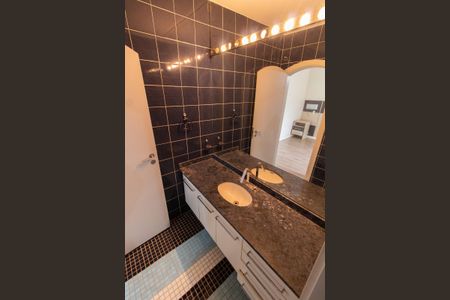 Casa à venda com 443m², 4 quartos e 6 vagasBanheiro da Suíte