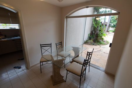 Casa à venda com 443m², 4 quartos e 6 vagasCopa