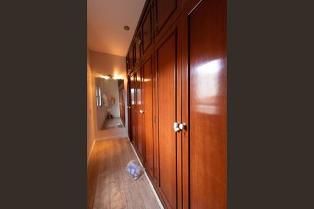 Casa à venda com 443m², 4 quartos e 6 vagasCloset Suíte