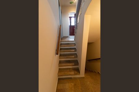 Casa à venda com 443m², 4 quartos e 6 vagasEscada