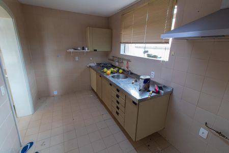 Casa à venda com 443m², 4 quartos e 6 vagasCozinha