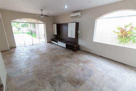 Sala  de casa à venda com 4 quartos, 443m² em Vila Nogueira, Campinas