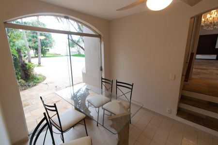 Casa à venda com 443m², 4 quartos e 6 vagasCopa