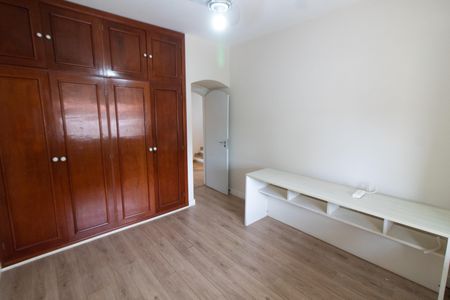 Casa à venda com 443m², 4 quartos e 6 vagasQuarto 2