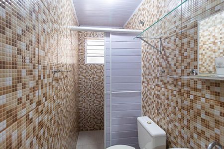 Banheiro de casa para alugar com 1 quarto, 32m² em Vila Dirce, Carapicuíba