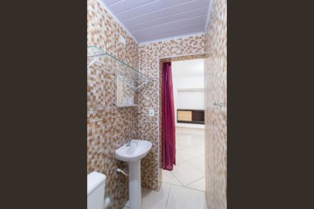 Banheiro de casa para alugar com 1 quarto, 32m² em Vila Dirce, Carapicuíba