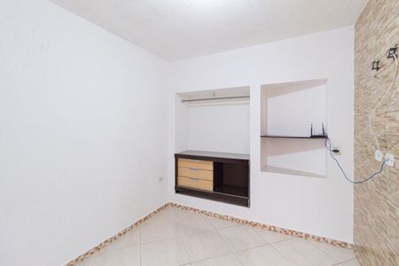 Quarto de casa para alugar com 1 quarto, 32m² em Vila Dirce, Carapicuíba