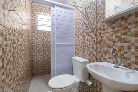 Banheiro de casa para alugar com 1 quarto, 32m² em Vila Dirce, Carapicuíba