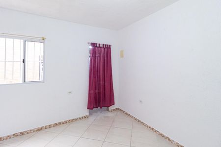 Quarto de casa para alugar com 1 quarto, 32m² em Vila Dirce, Carapicuíba