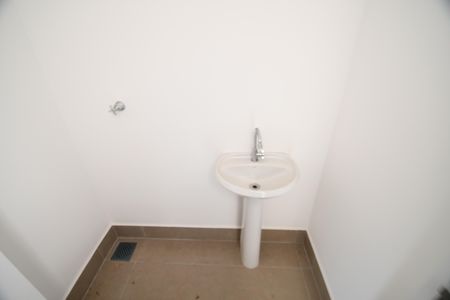 Casa de condomínio à venda com 225m², 3 quartos e 2 vagasBanheiro de serviço