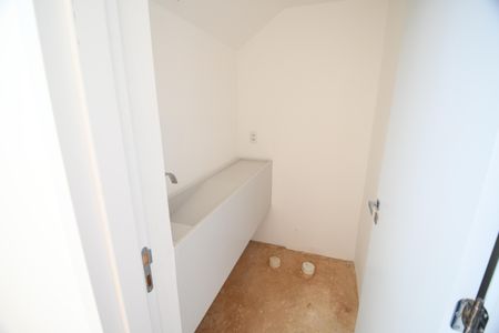 Casa de condomínio à venda com 225m², 3 quartos e 2 vagasLavabo