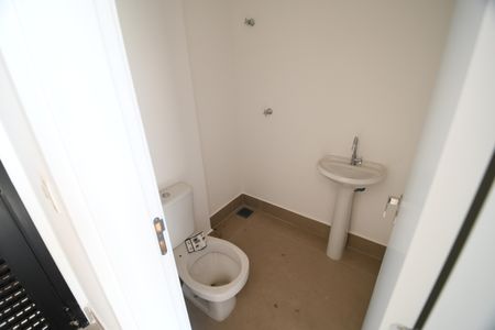 Casa de condomínio à venda com 225m², 3 quartos e 2 vagasBanheiro de serviço