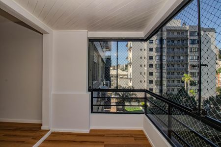 Apartamento à venda com 90m², 2 quartos e 1 vaga Apartamento à venda com 90m², 2 quartos e 1 vagaSala