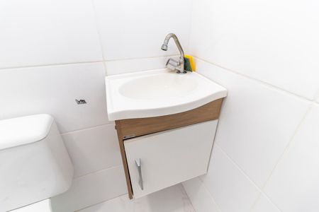 Banheiro de casa para alugar com 1 quarto, 26m² em Jardim Lajeado, São Paulo