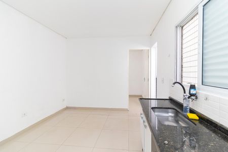 Cozinha de casa para alugar com 1 quarto, 26m² em Jardim Lajeado, São Paulo