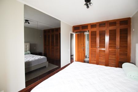 Apartamento à venda com 192m², 4 quartos e 2 vagas Apartamento à venda com 192m², 4 quartos e 2 vagasSuíte