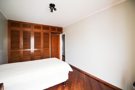 Apartamento à venda com 192m², 4 quartos e 2 vagas Apartamento à venda com 192m², 4 quartos e 2 vagasQuarto 2