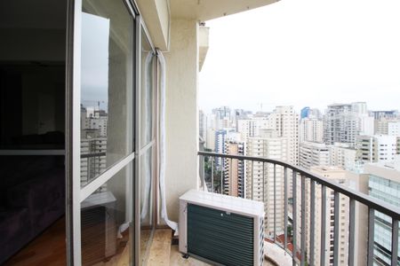 Apartamento à venda com 192m², 4 quartos e 2 vagas Apartamento à venda com 192m², 4 quartos e 2 vagasVaranda