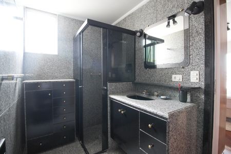 Apartamento à venda com 192m², 4 quartos e 2 vagas Apartamento à venda com 192m², 4 quartos e 2 vagasBanheiro da Suíte