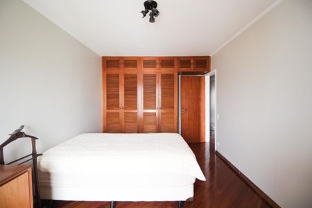 Apartamento à venda com 192m², 4 quartos e 2 vagas Apartamento à venda com 192m², 4 quartos e 2 vagasQuarto 2