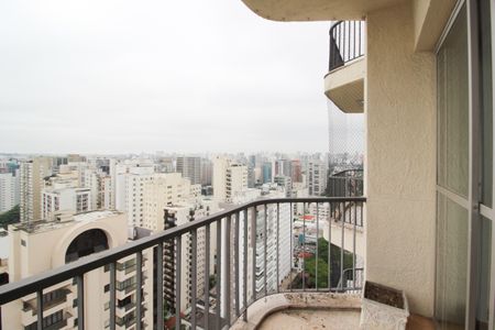Apartamento à venda com 192m², 4 quartos e 2 vagas Apartamento à venda com 192m², 4 quartos e 2 vagasVaranda