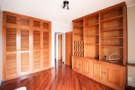 Apartamento à venda com 192m², 4 quartos e 2 vagas Apartamento à venda com 192m², 4 quartos e 2 vagasQuarto 1