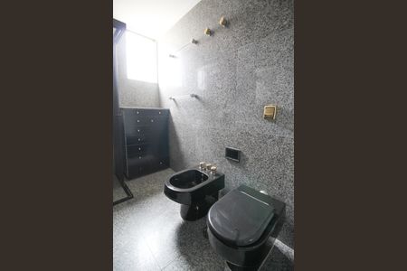 Apartamento à venda com 192m², 4 quartos e 2 vagas Apartamento à venda com 192m², 4 quartos e 2 vagasBanheiro 1