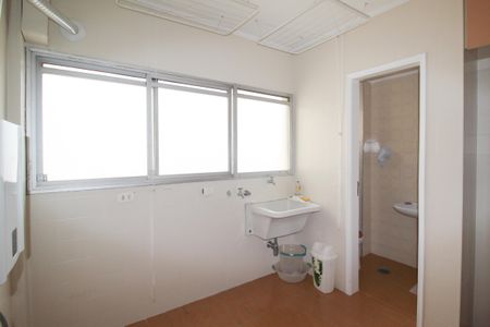 Apartamento à venda com 192m², 4 quartos e 2 vagas Apartamento à venda com 192m², 4 quartos e 2 vagasÁrea de Serviço