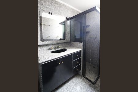 Apartamento à venda com 192m², 4 quartos e 2 vagas Apartamento à venda com 192m², 4 quartos e 2 vagasBanheiro 1