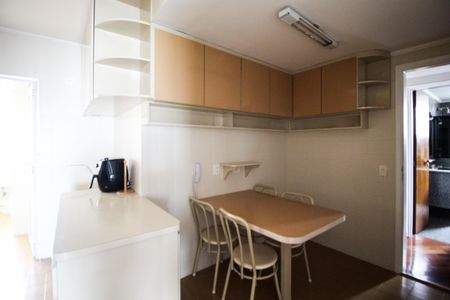 Apartamento à venda com 192m², 4 quartos e 2 vagas Apartamento à venda com 192m², 4 quartos e 2 vagasCozinha