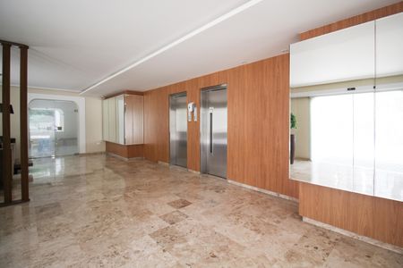 Apartamento à venda com 192m², 4 quartos e 2 vagas Apartamento à venda com 192m², 4 quartos e 2 vagasHall