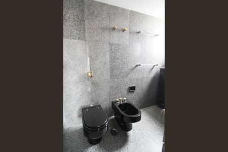 Apartamento à venda com 192m², 4 quartos e 2 vagas Apartamento à venda com 192m², 4 quartos e 2 vagasBanheiro da Suíte