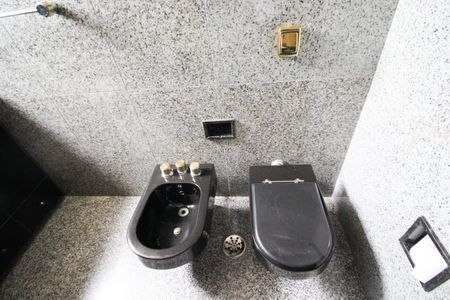 Apartamento à venda com 192m², 4 quartos e 2 vagas Apartamento à venda com 192m², 4 quartos e 2 vagasBanheiro 1