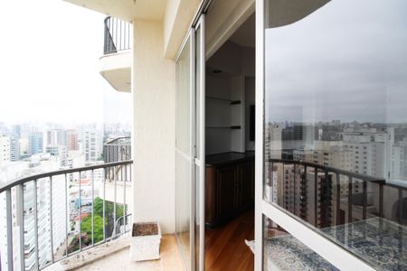 Apartamento à venda com 192m², 4 quartos e 2 vagas Apartamento à venda com 192m², 4 quartos e 2 vagasVaranda