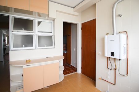 Apartamento à venda com 192m², 4 quartos e 2 vagas Apartamento à venda com 192m², 4 quartos e 2 vagasÁrea de Serviço