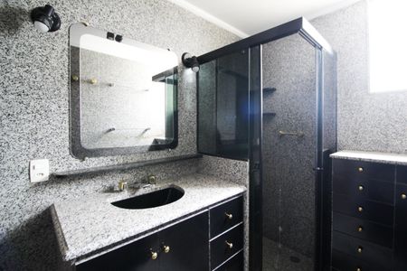 Apartamento à venda com 192m², 4 quartos e 2 vagas Apartamento à venda com 192m², 4 quartos e 2 vagasBanheiro 1