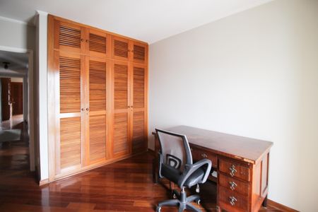 Apartamento à venda com 192m², 4 quartos e 2 vagas Apartamento à venda com 192m², 4 quartos e 2 vagasQuarto 3