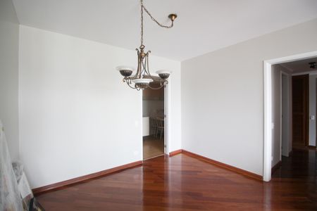 Apartamento à venda com 192m², 4 quartos e 2 vagas Apartamento à venda com 192m², 4 quartos e 2 vagasSala