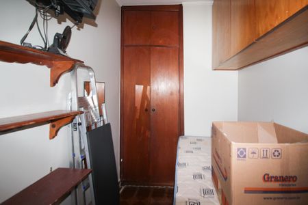 Apartamento à venda com 192m², 4 quartos e 2 vagas Apartamento à venda com 192m², 4 quartos e 2 vagasQuarto de Serviço