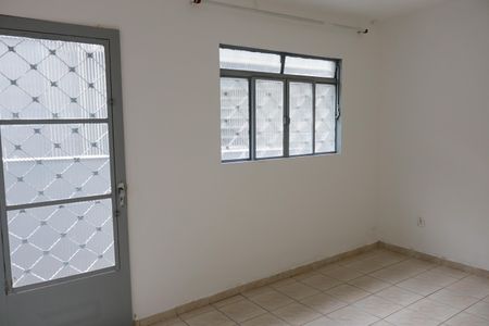 Casa para alugar com 42m², 1 quarto e sem vagasala