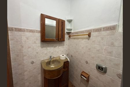 Casa para alugar com 360m², 4 quartos e 2 vagas Casa para alugar com 360m², 4 quartos e 2 vagasBanheiro social