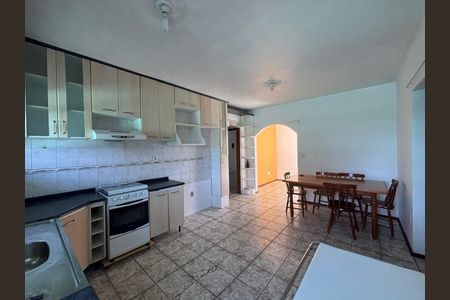 Casa para alugar com 360m², 4 quartos e 2 vagas Casa para alugar com 360m², 4 quartos e 2 vagasCozinha