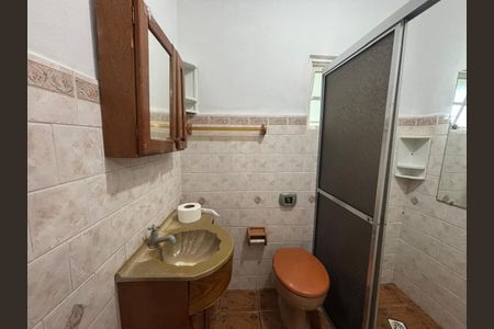 Casa para alugar com 360m², 4 quartos e 2 vagas Casa para alugar com 360m², 4 quartos e 2 vagasBanheiro social