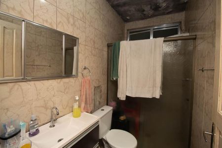 Casa à venda com 216m², 5 quartos e 2 vagas Casa à venda com 216m², 5 quartos e 2 vagasBanheiro 1