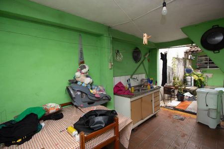 Casa à venda com 216m², 5 quartos e 2 vagas Casa à venda com 216m², 5 quartos e 2 vagasQuintal